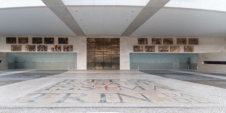 Fàtima-Igreja_da_Santissima_Trinidad-20140914