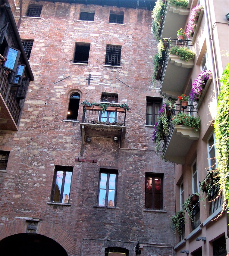 SANYO DIGITAL CAMERA