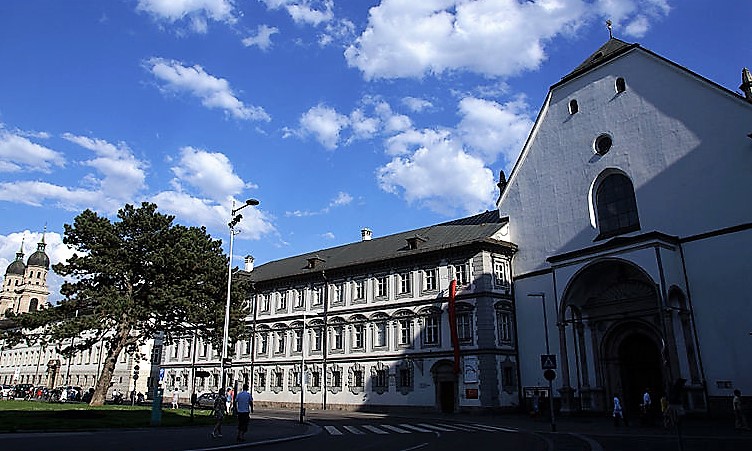 ENTRADA DA HOFKIRCHE 2